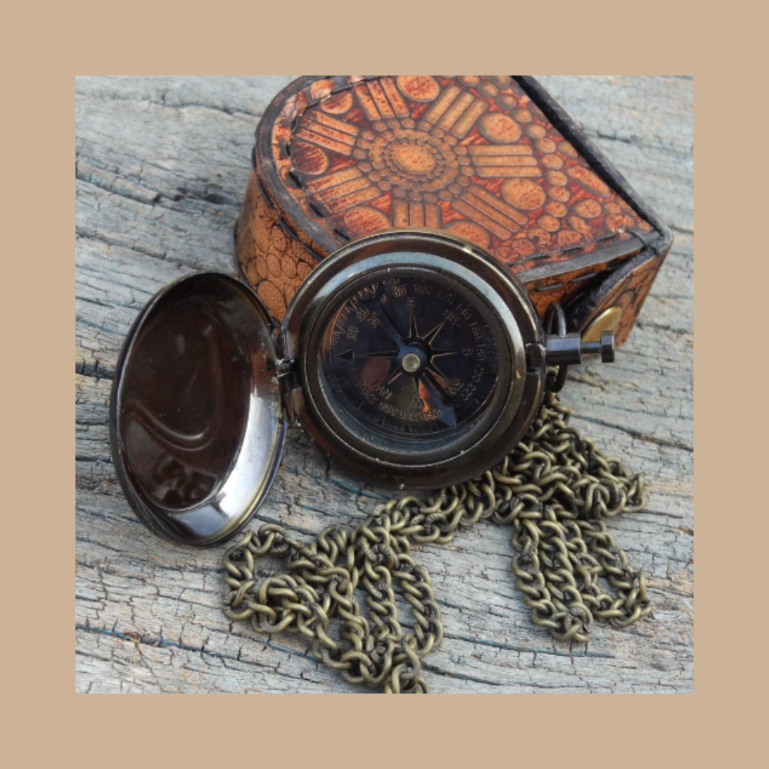 Compass Locket Sundial – Antique Brass Pendant with leather bag